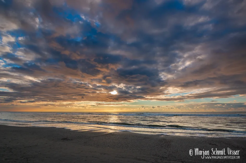 Aan de Nederlandse kust 34 Aan de Nederlandse kust 2016 1010 3205 Holiday Ameland The Netherlands 1280px © Marjan Schmit Visser Ontdek unieke landschapsfotografie van de Nederlandse kust: Waddenzee, Noordzee, natuur, rust & sfeer. Bekijk de collectie van Marjan Schmit Visser.