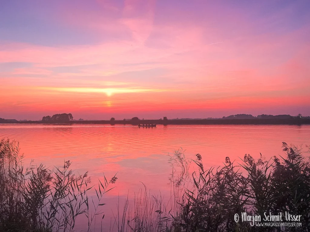2021 0907 9052 Evening Walk Langweerder Wielen The Netherlands 1280px © Marjan Schmit Visser Landschapsfotografie met beelden uit diverse sferen en seizoenen. Ontdek unieke natuurfoto’s en vind het landschap dat bij jouw stijl of project past.