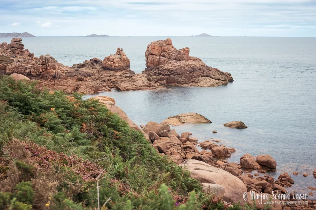 2023 0912 2000 Cote de Granit rose Ploumanach France 1280px © Marjan Schmit Visser Landschapsfotografie met beelden uit diverse sferen en seizoenen. Ontdek unieke natuurfoto’s en vind het landschap dat bij jouw stijl of project past.